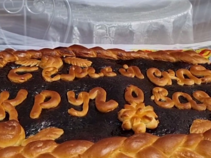 Семиметровый пирог испекла участница «Семейской круговой» в Zабайкалье    